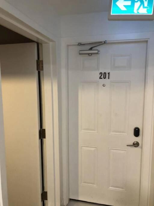 Unit #201 Cozy Mountain View 1Br In Dt Apartment Canmore Exterior photo
