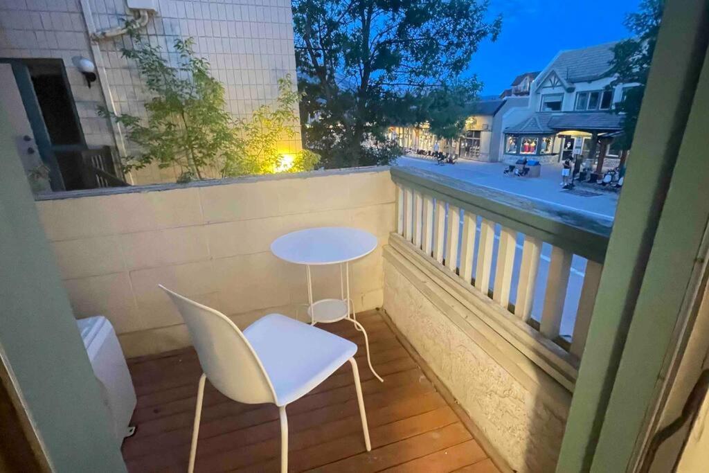 Unit #201 Cozy Mountain View 1Br In Dt Apartment Canmore Exterior photo