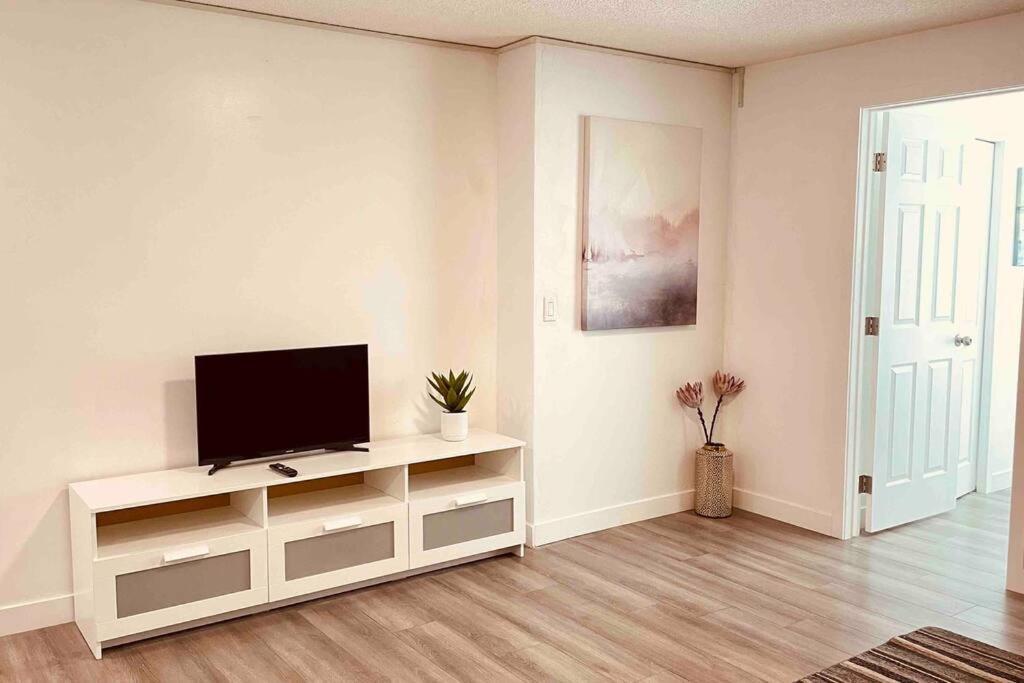 Unit #201 Cozy Mountain View 1Br In Dt Apartment Canmore Exterior photo